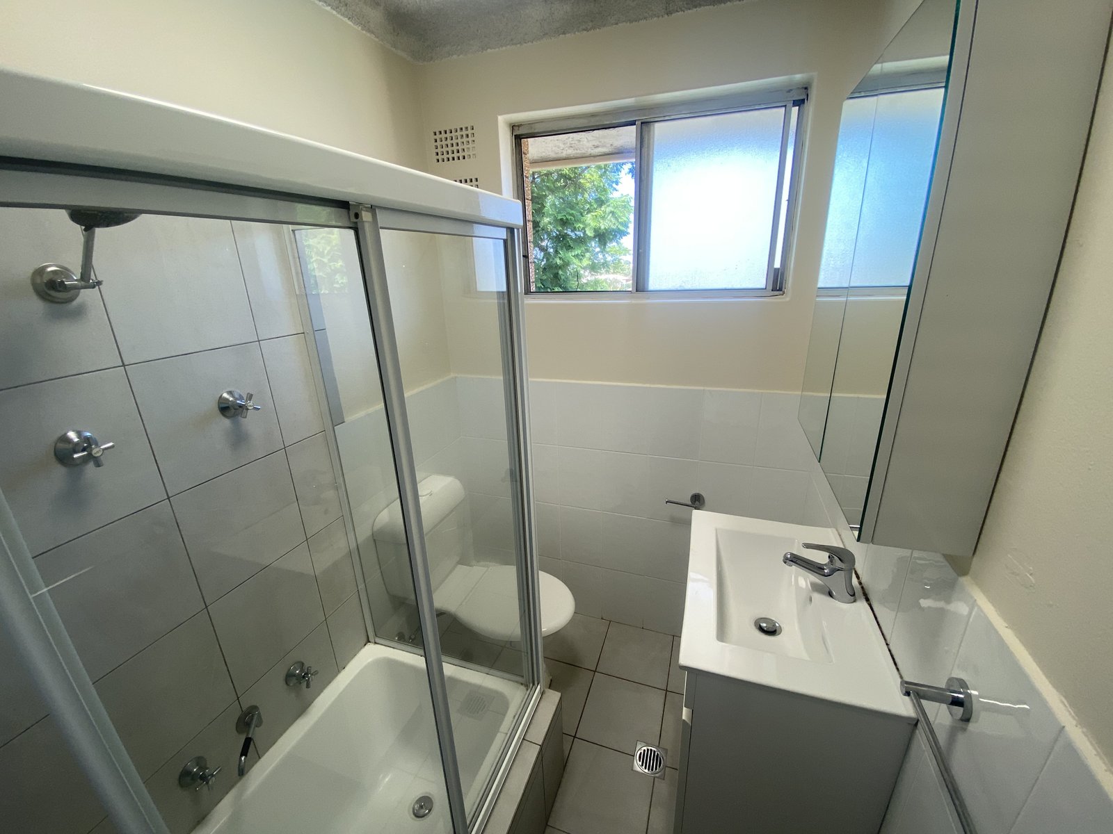 12/2 Olive Street LIVERPOOL 5