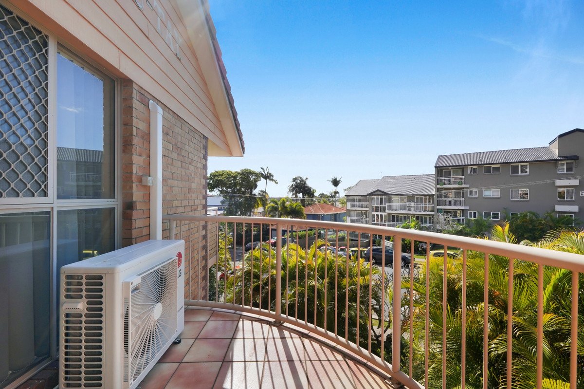 12/2 Stephens Street Burleigh Heads 13