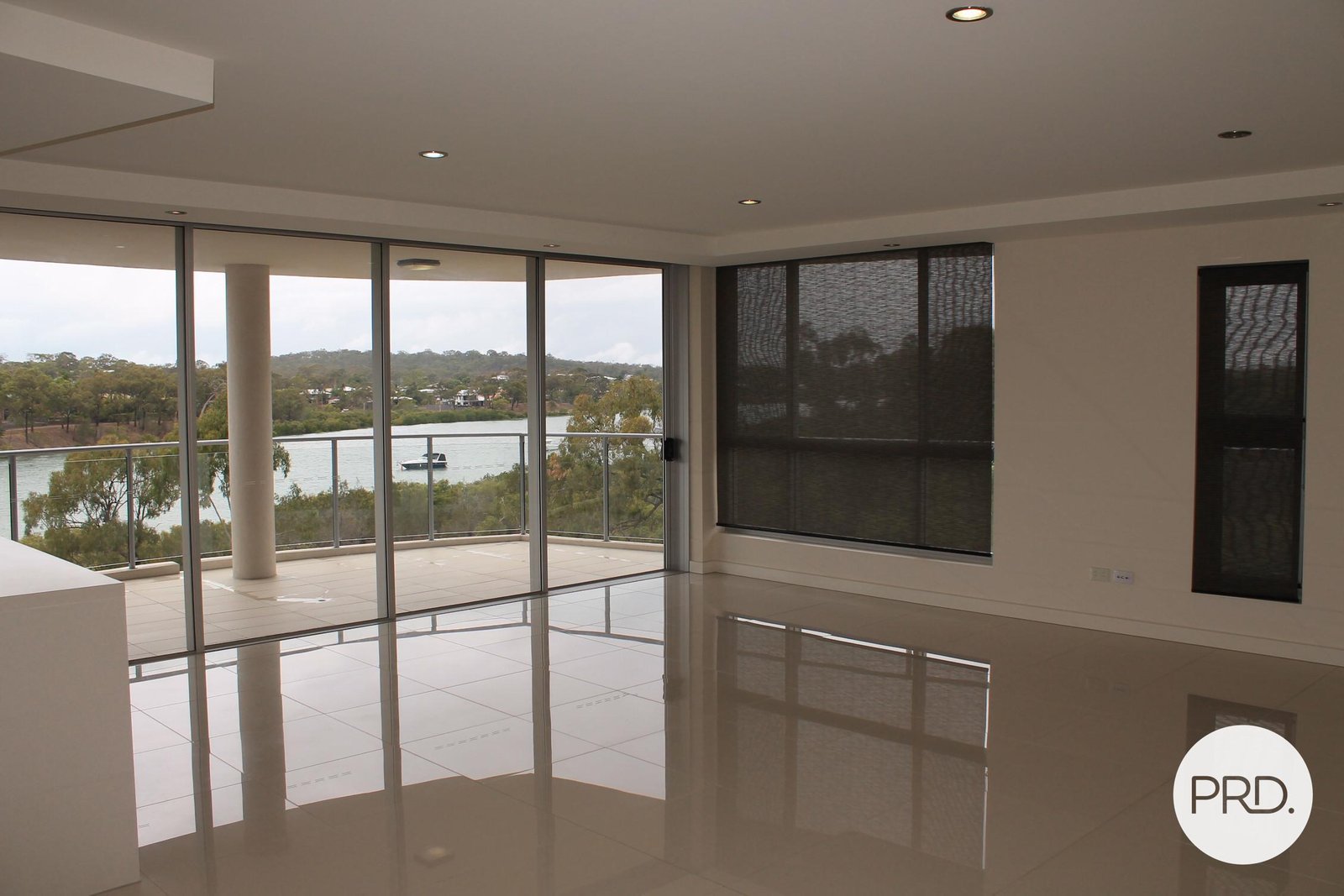 12/2 THE Promenade BOYNE ISLAND 3