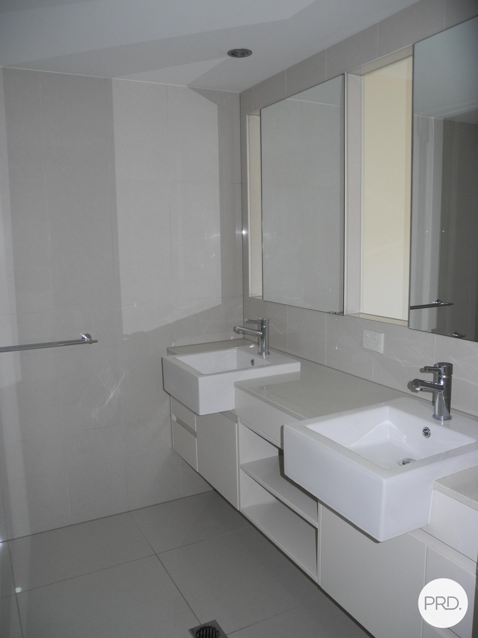 12/2 THE Promenade BOYNE ISLAND 18