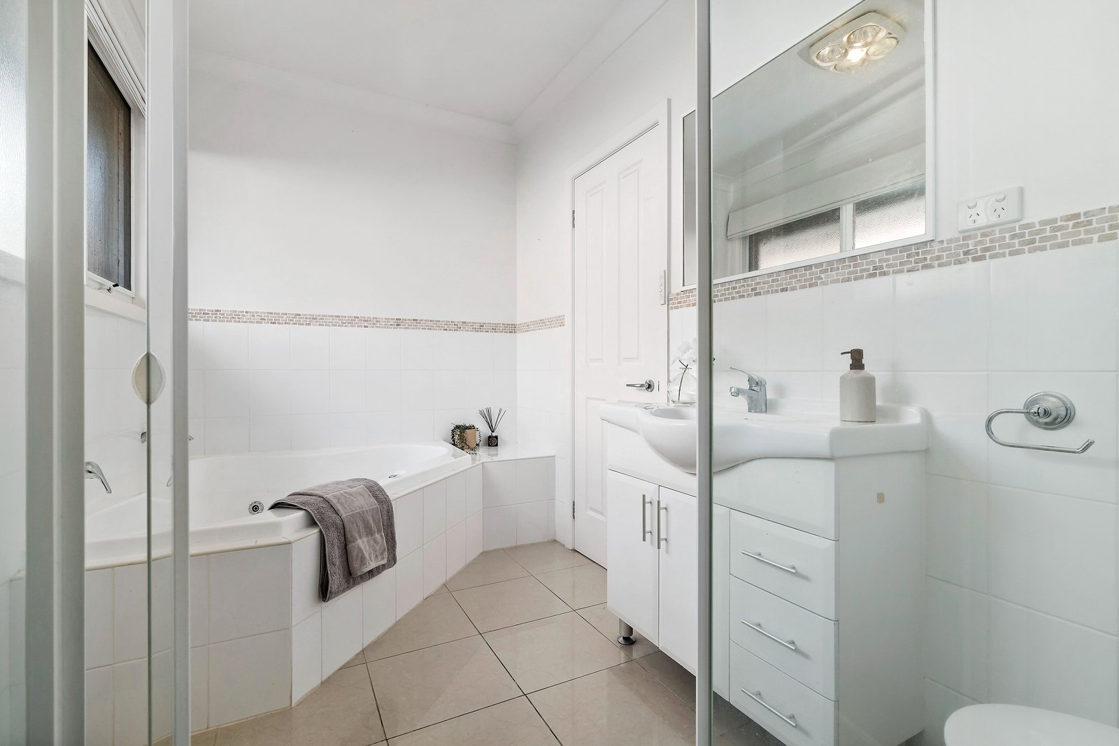 Real Estate and Property in 1/22 Thea Grove, Doncaster East, VIC