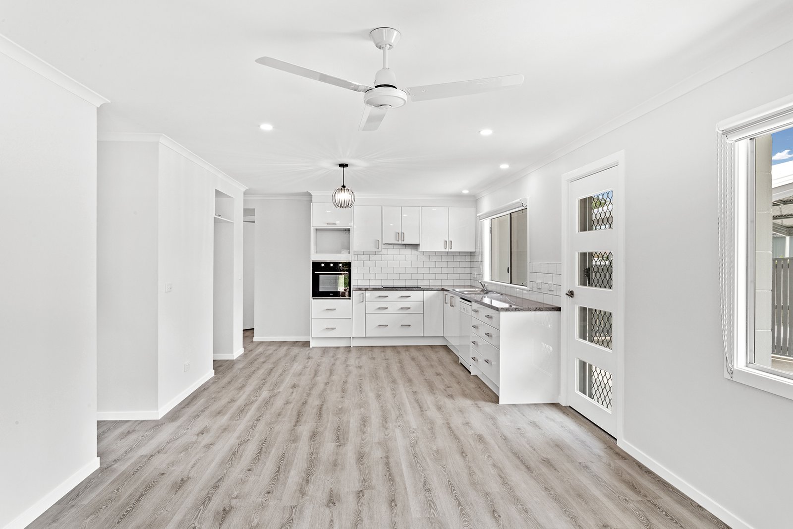 1/22 Wambiri Street CANNONVALE 2