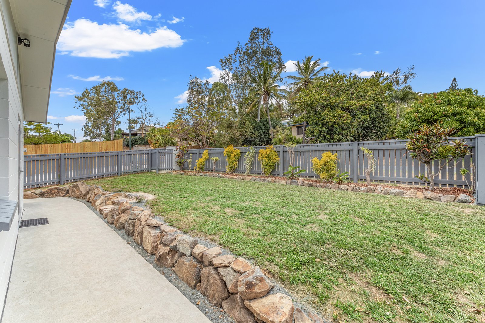 1/22 Wambiri Street CANNONVALE 12