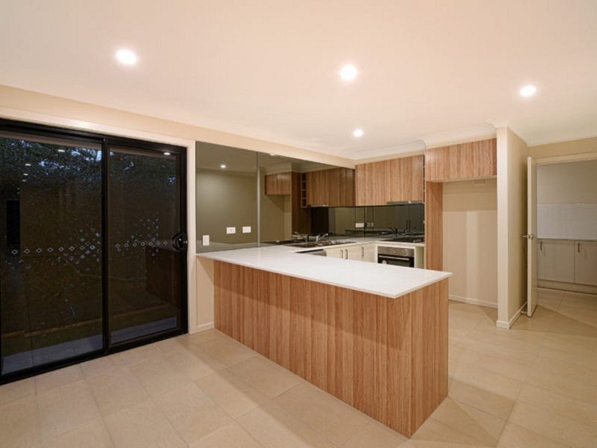 1/22 Wanneroo Court MERMAID WATERS 2