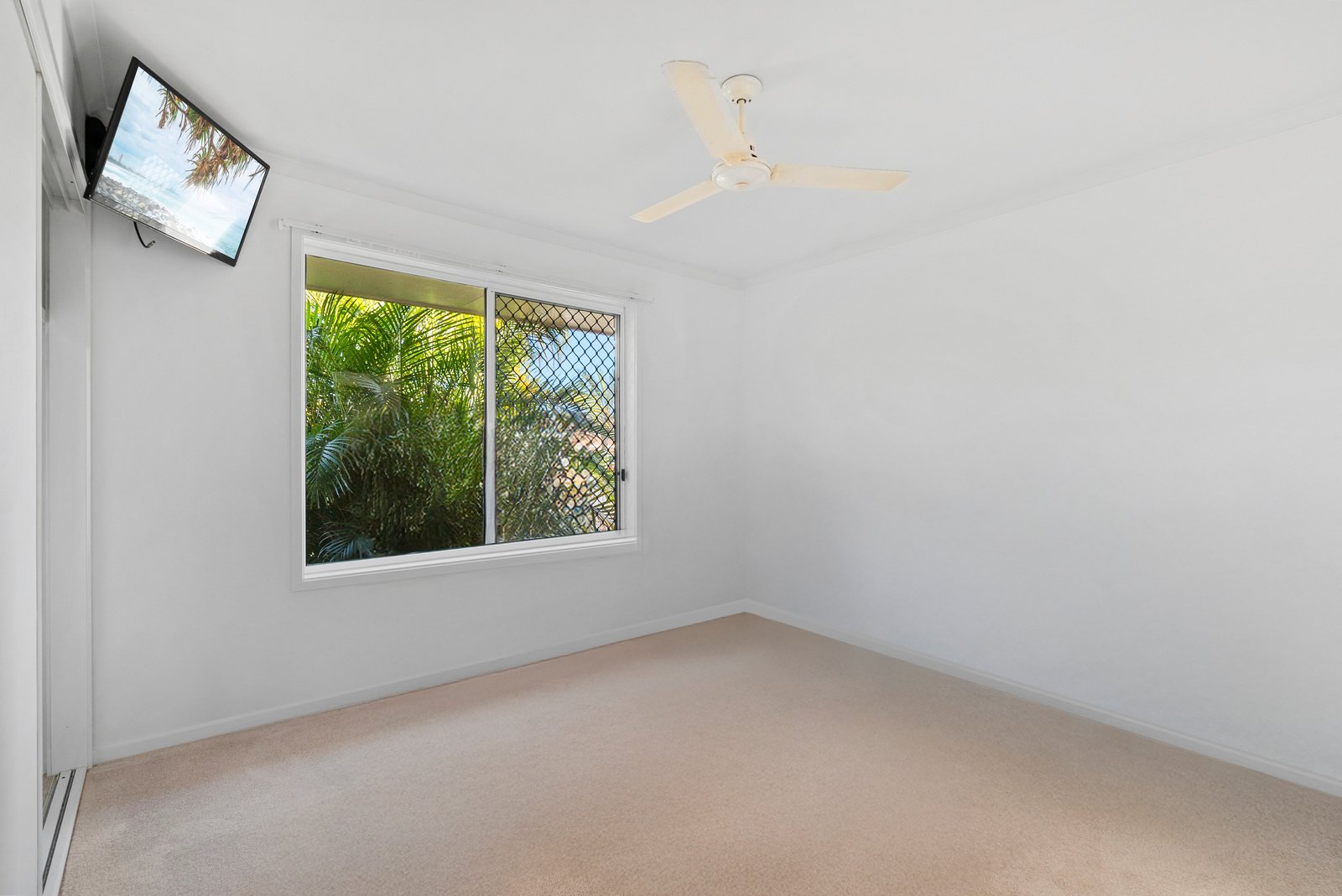 1/22 Woodlands Drive BANORA POINT 4