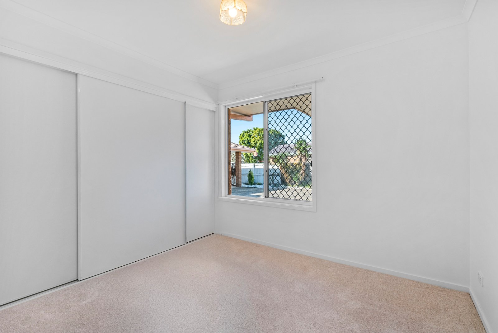 1/22 Woodlands Drive BANORA POINT 6
