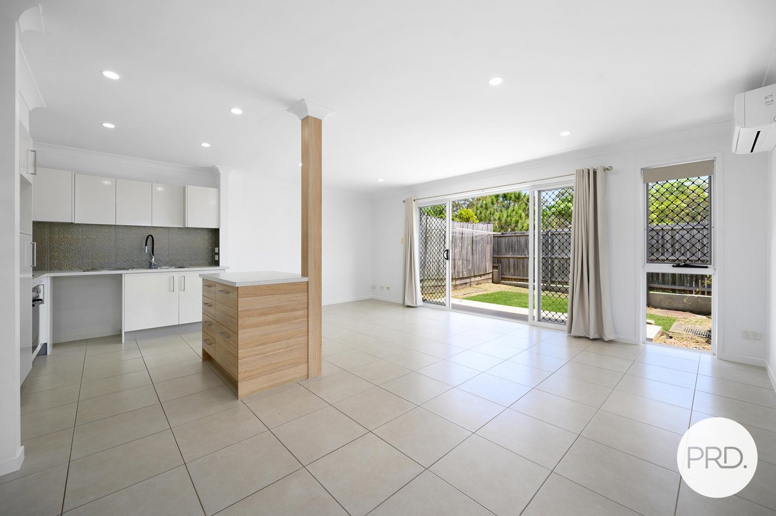 1/22 Yulia Street COOMBABAH 2