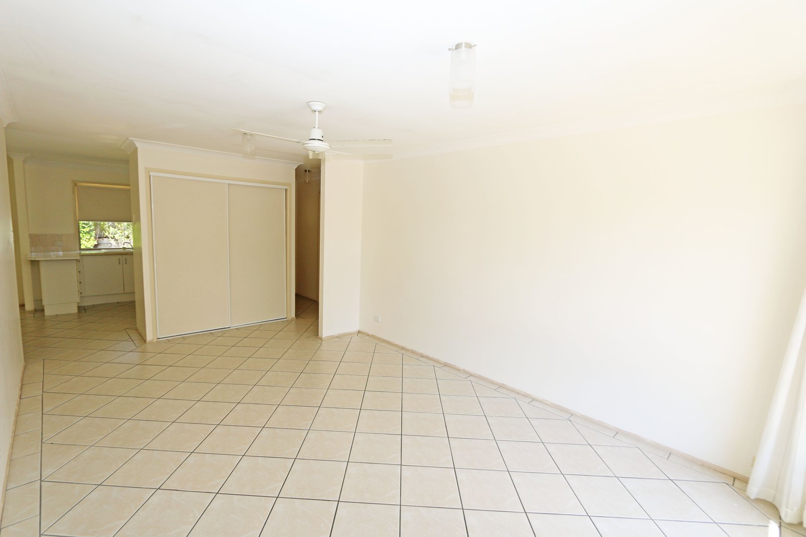 12/20 Golden Palms Court ASHMORE 4