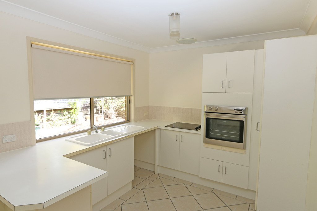 12/20 'Parrot Court' Golden Palms Court ASHMORE 2