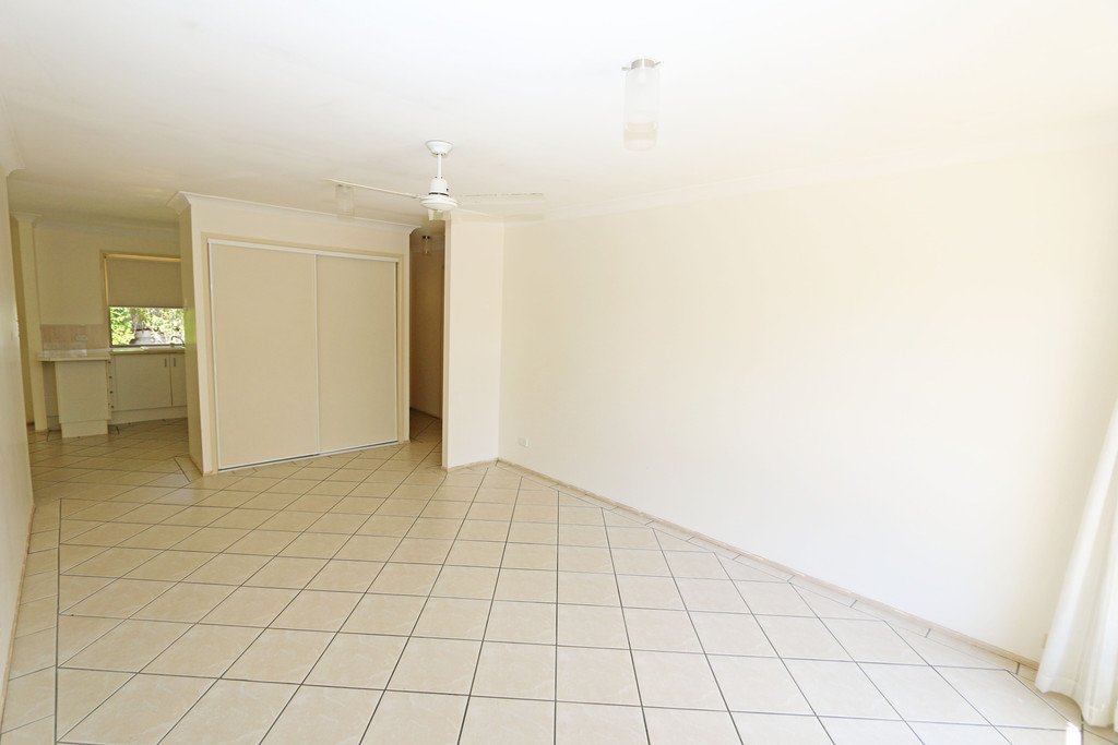 12/20 'Parrot Court' Golden Palms Court ASHMORE 3