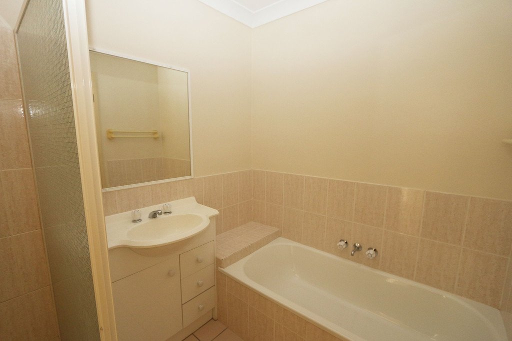 12/20 'Parrot Court' Golden Palms Court ASHMORE 5