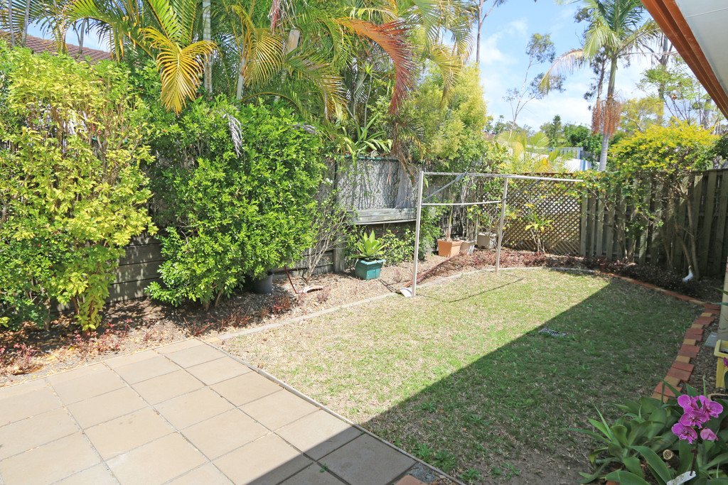 12/20 'Parrot Court' Golden Palms Court ASHMORE 9