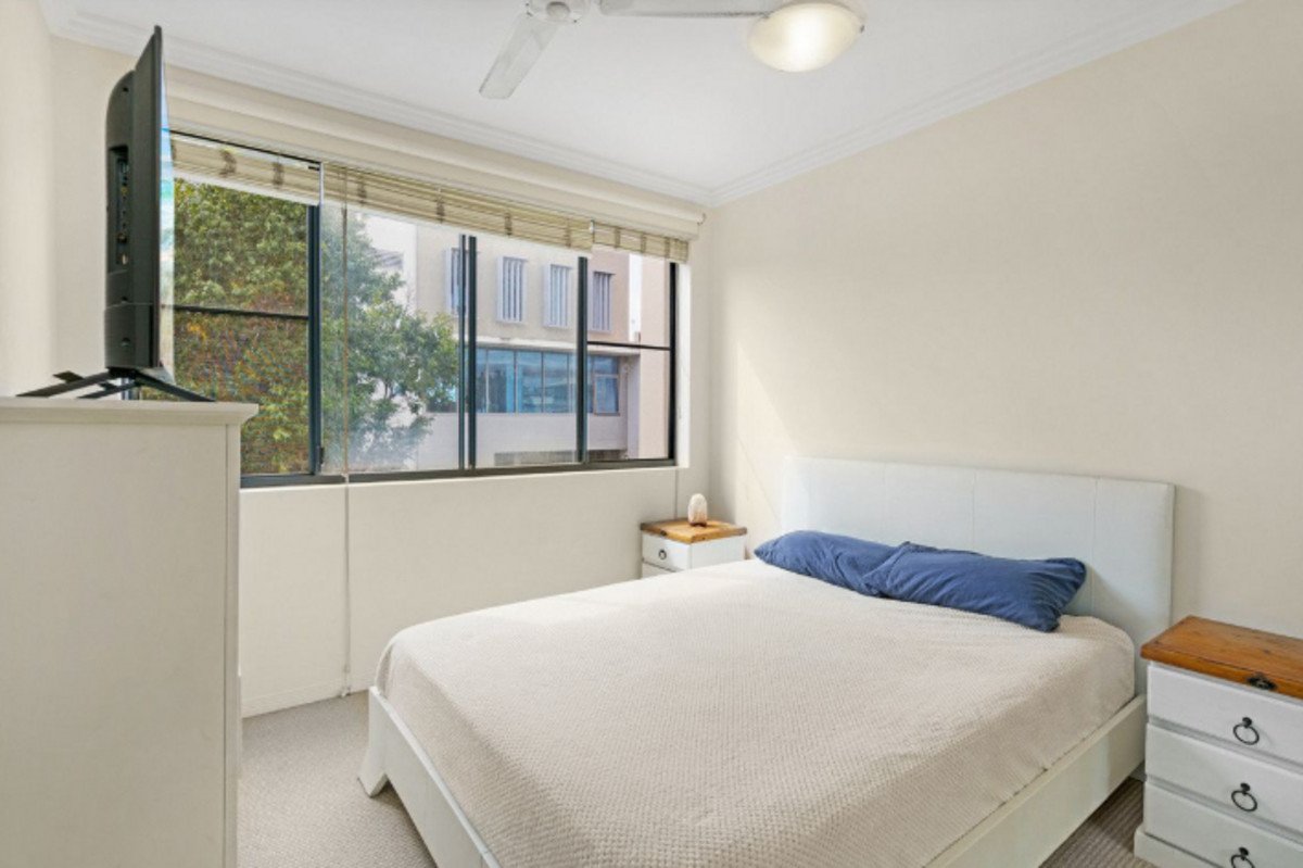 12/201 Varsity Parade Varsity Lakes 8