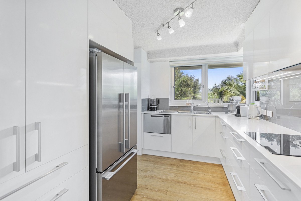 12/202 The Esplanade Burleigh Heads 9