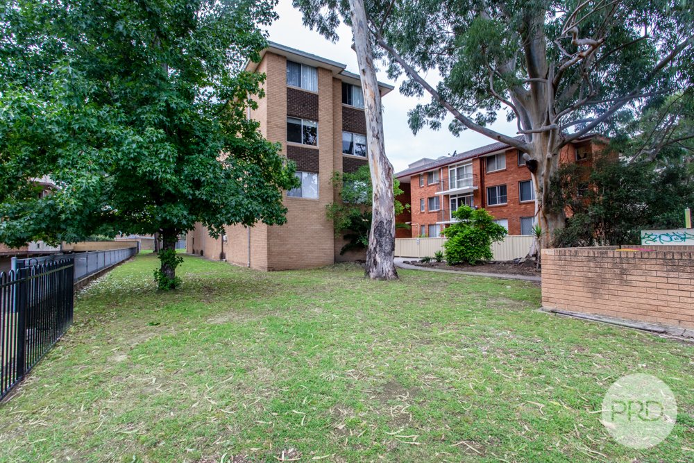 12/211 Derby Street PENRITH 9