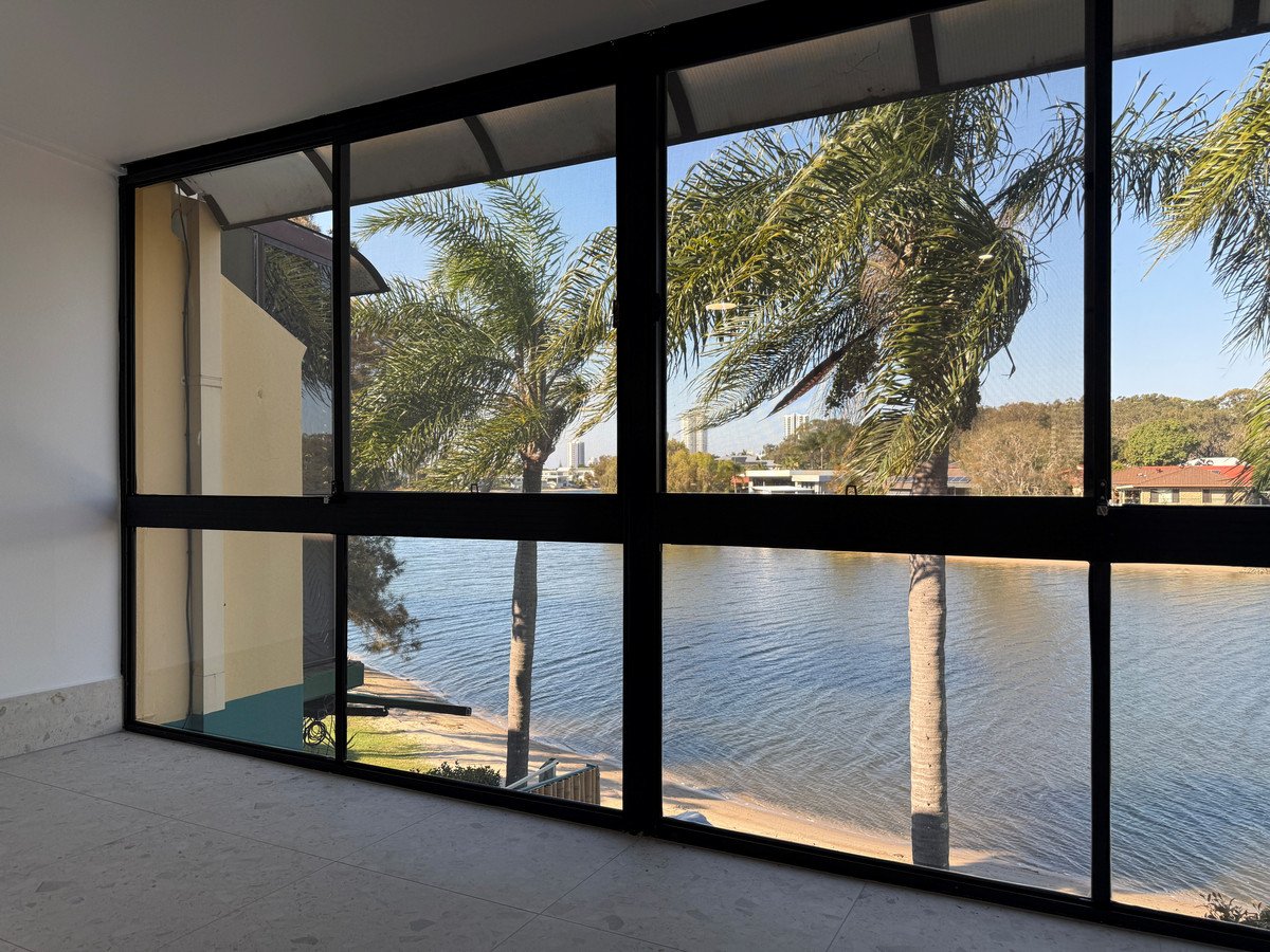 12/22-24 Dunlin Drive BURLEIGH WATERS 7