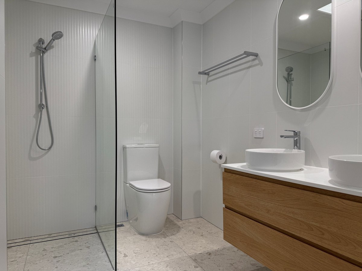 12/22-24 Dunlin Drive BURLEIGH WATERS 8