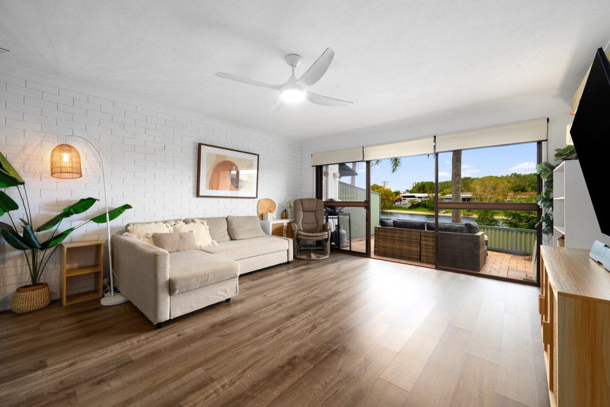 12/22-24 Dunlin Drive BURLEIGH WATERS 9