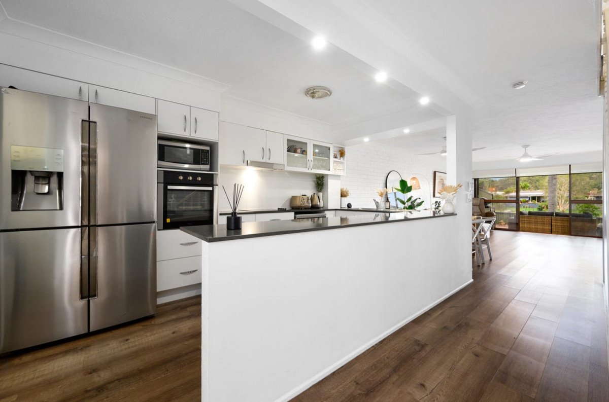 12/22-24 Dunlin Drive BURLEIGH WATERS 10