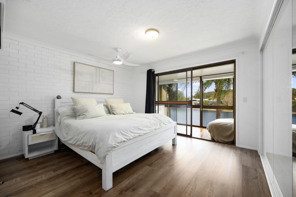 12/22-24 Dunlin Drive BURLEIGH WATERS 11