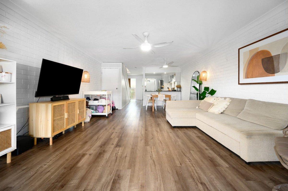 12/22-24 Dunlin Drive BURLEIGH WATERS 13