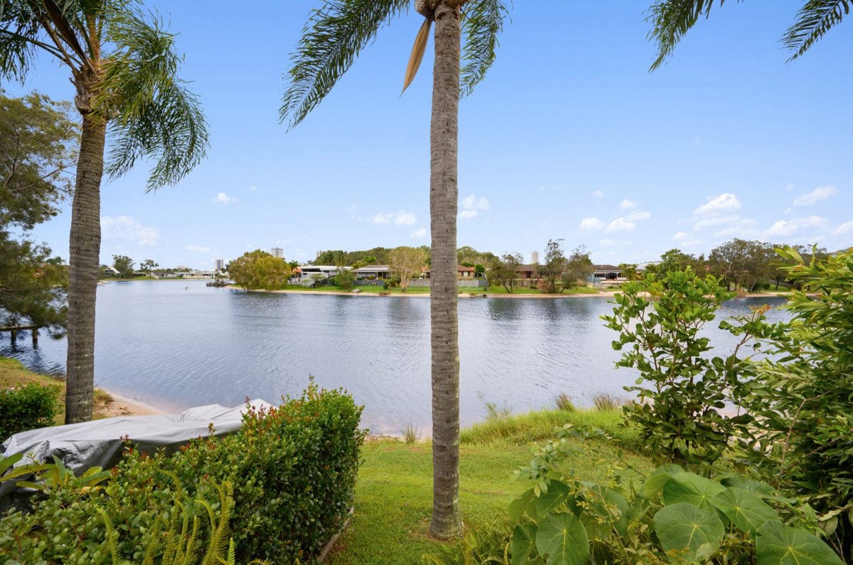 12/22-24 Dunlin Drive BURLEIGH WATERS 14
