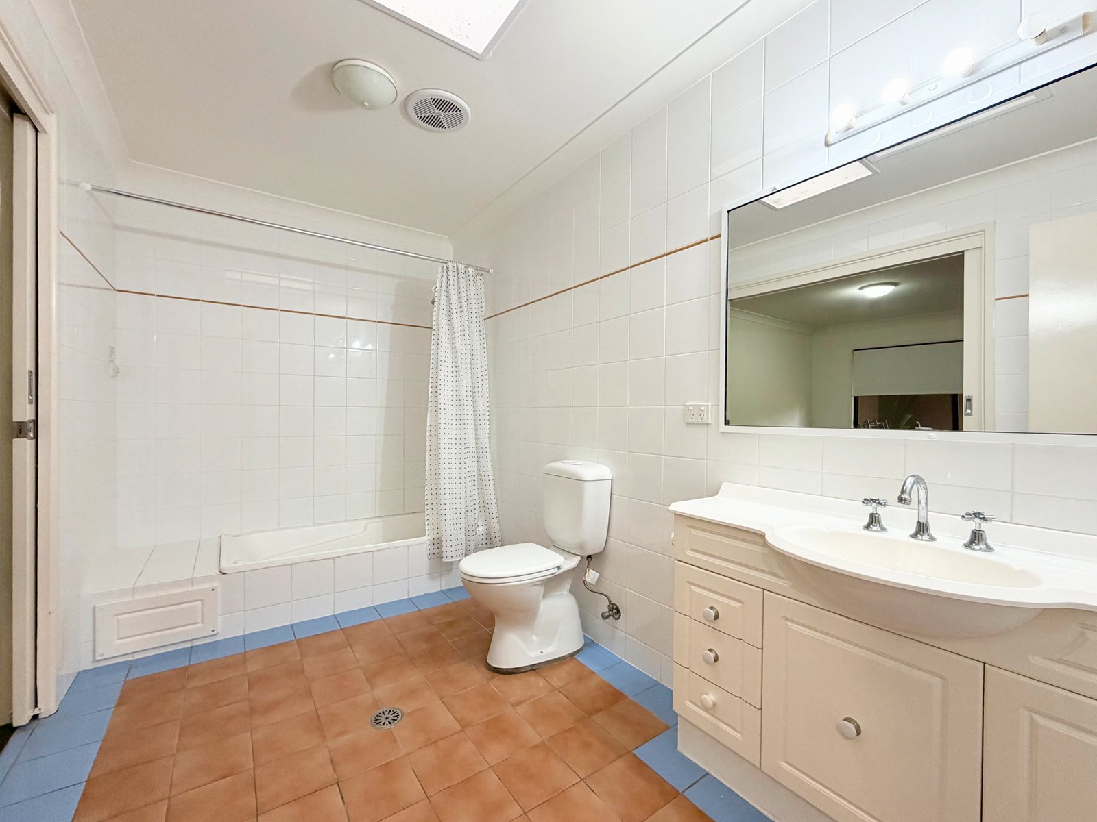 122/31 Horizons Drive SALAMANDER BAY 11