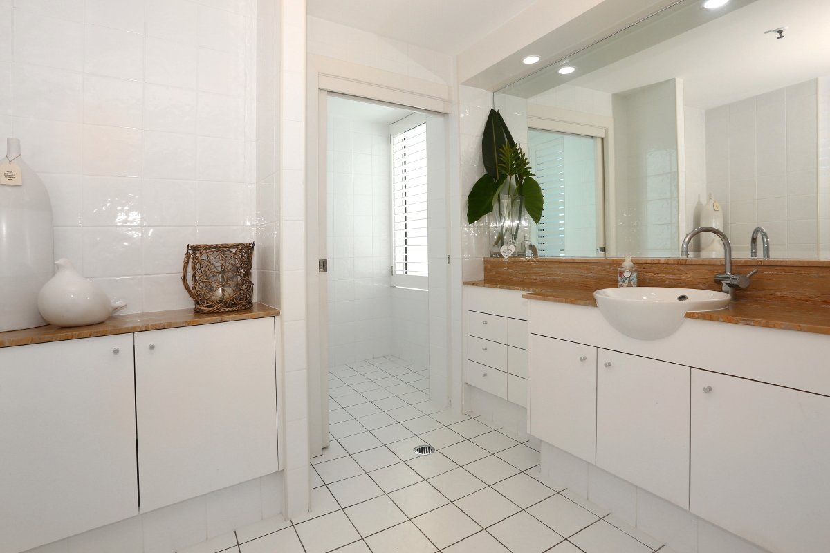 122/326 Marine Parade LABRADOR 19