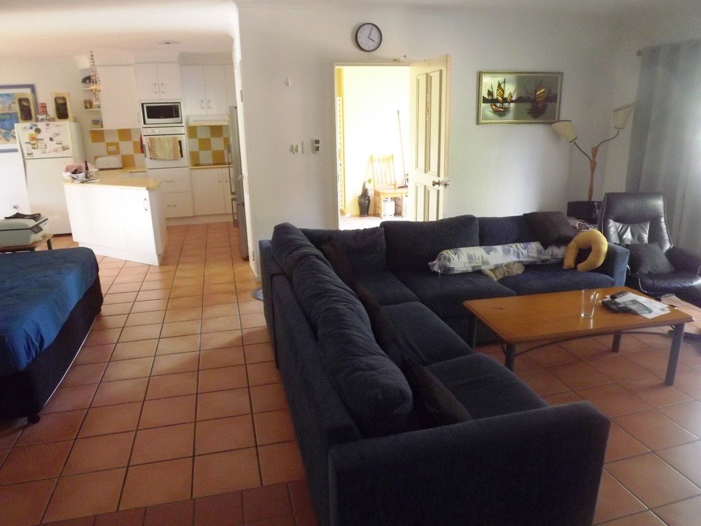 12/24 Beach Road CANNONVALE 2