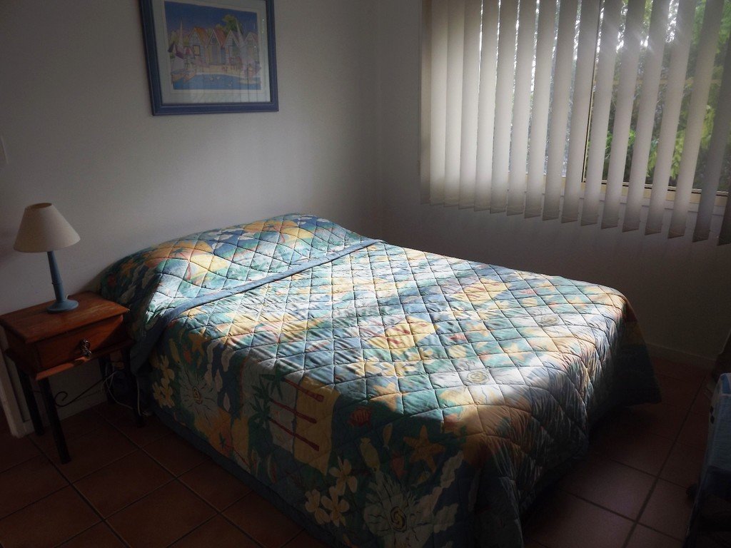 12/24 Beach Road CANNONVALE 8