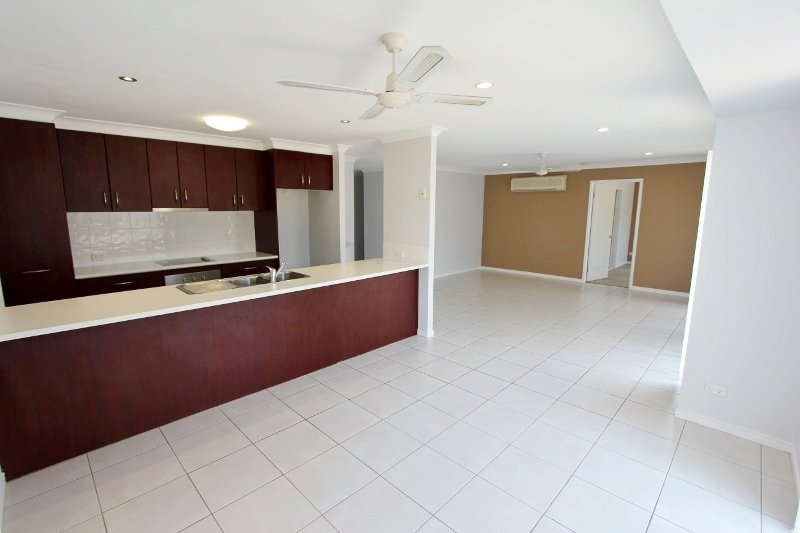 1/224 Billinghurst Cresccent  UPPER COOMERA 2