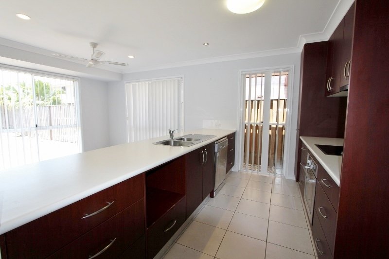 1/224 Billinghurst Cresccent  UPPER COOMERA 4