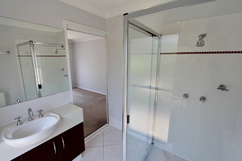 1/224 Billinghurst Cresccent  UPPER COOMERA 6