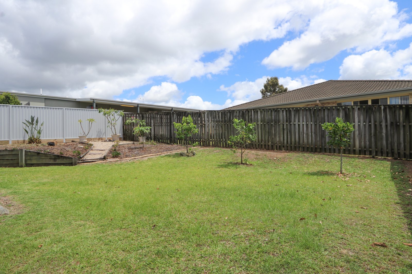 1/224 Billinghurst Crescent UPPER COOMERA 2