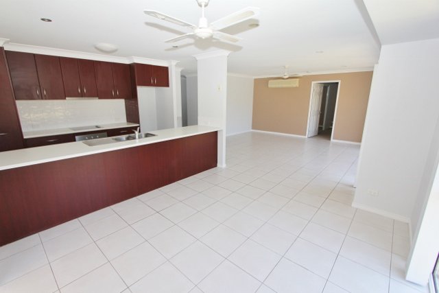 1/224 Billinghurst Crescent UPPER COOMERA 5