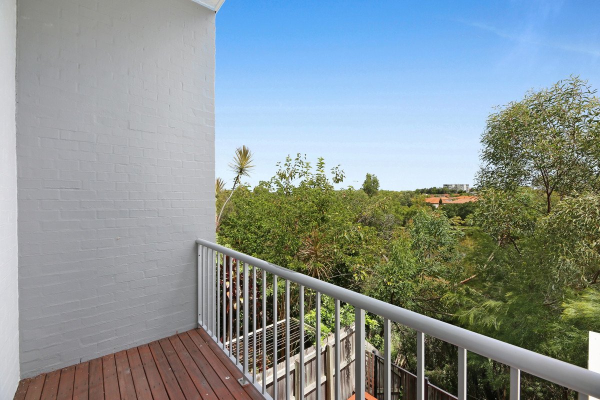 12/27 Eugenia Circuit Robina 9