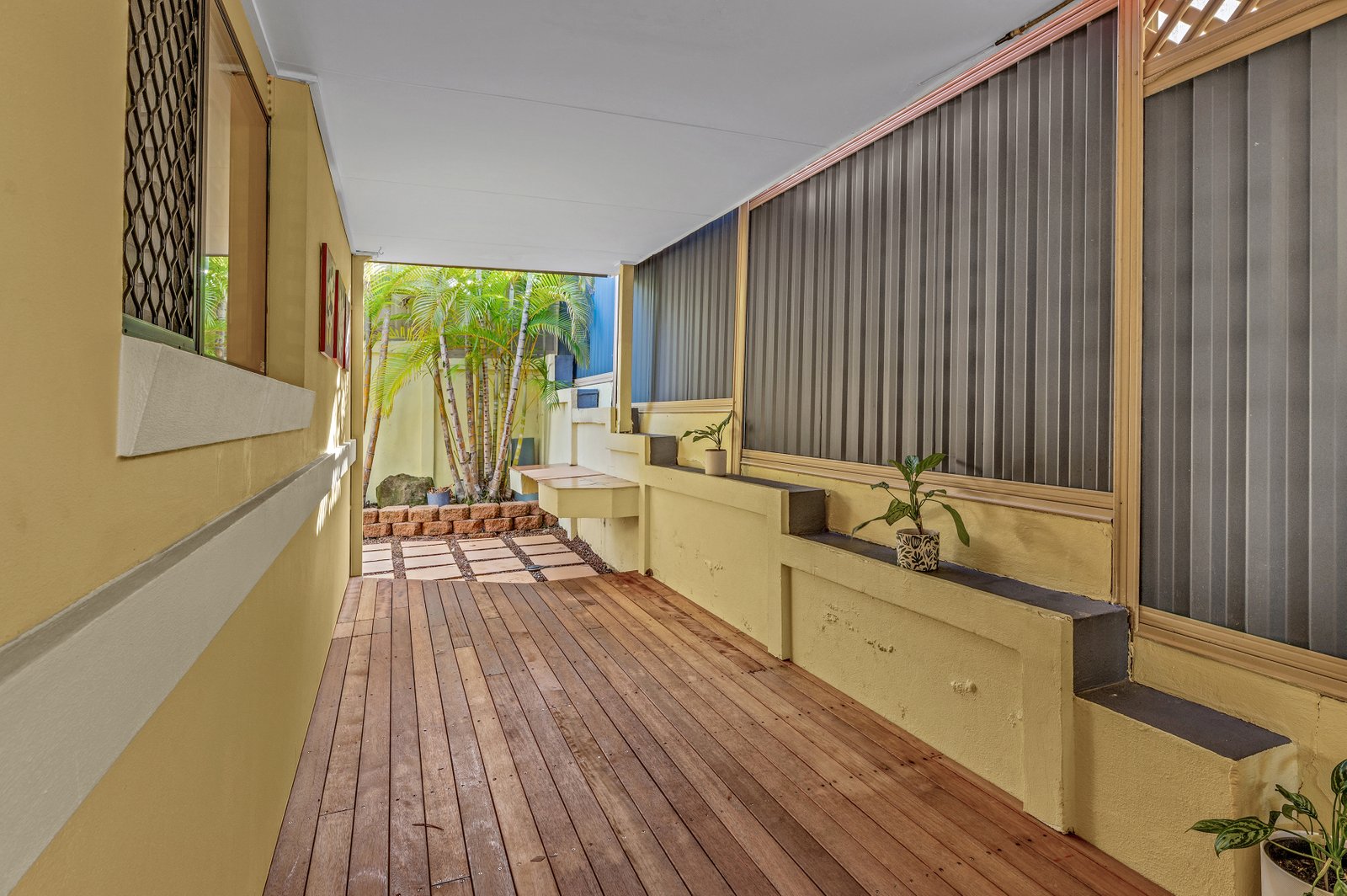 12/283 Cotlew Street West  ASHMORE 18