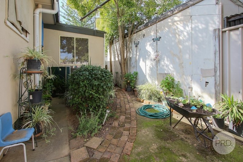 1&2/297 Gulpha Street NORTH ALBURY 18