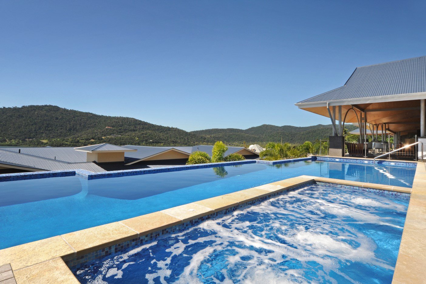 122/9A Hermitage Drive AIRLIE BEACH 3