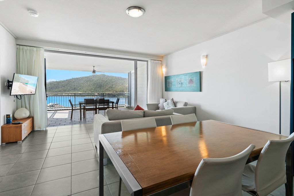 122/9A Hermitage Drive AIRLIE BEACH 2