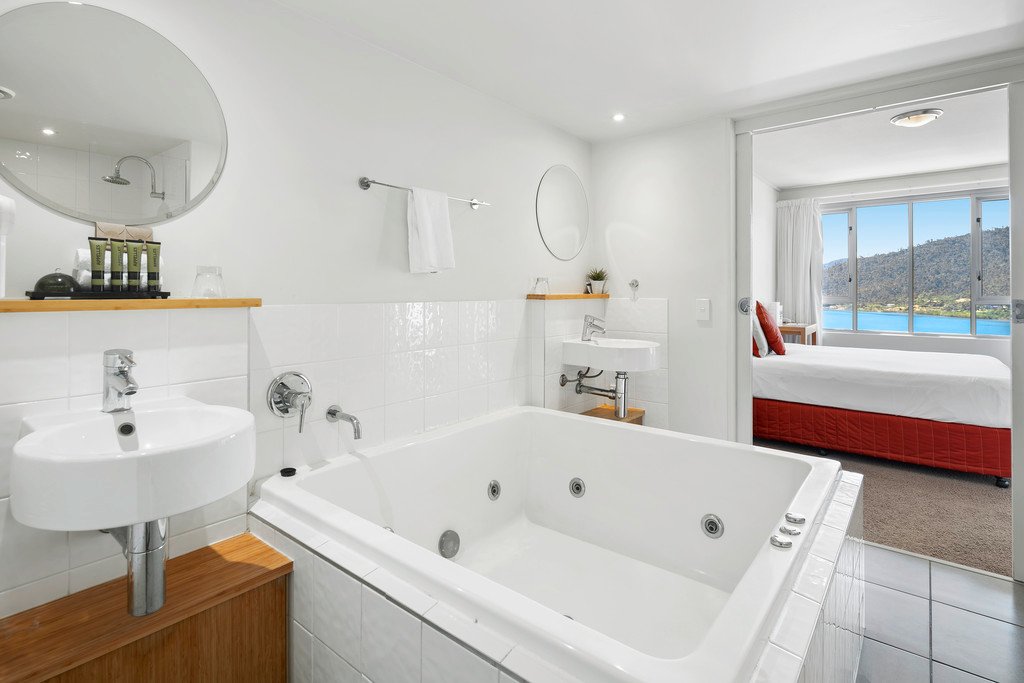 122/9A Hermitage Drive AIRLIE BEACH 8