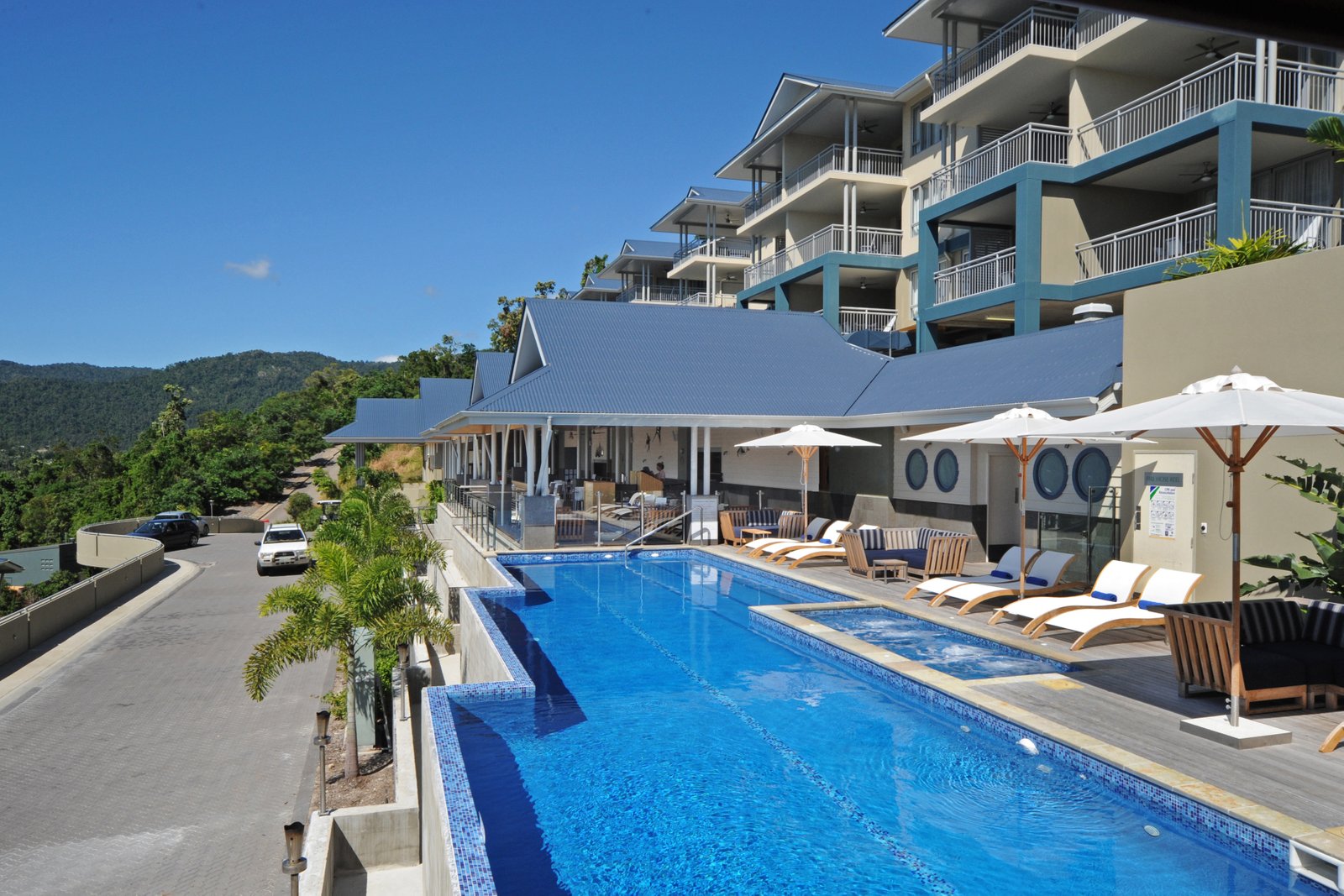 122/9A Hermitage Drive AIRLIE BEACH 3