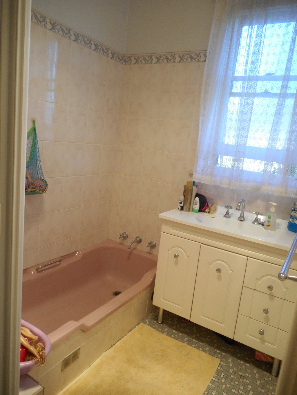 123 Broughton Street TUMUT 9