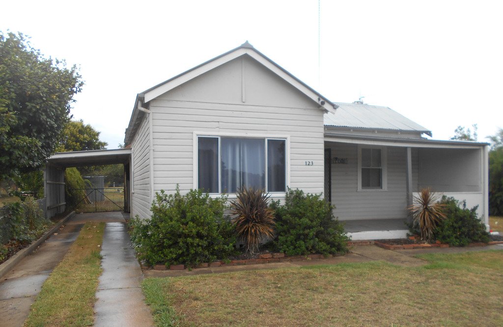 123 Fitzroy Street TUMUT 1