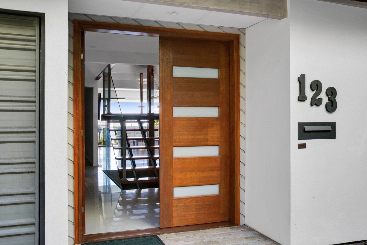 123 George Street West  Burleigh Heads 4