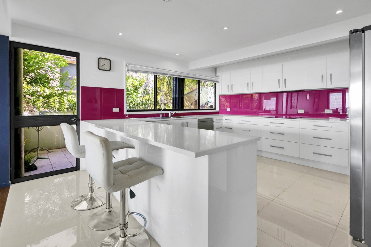 123 George Street West  Burleigh Heads 6