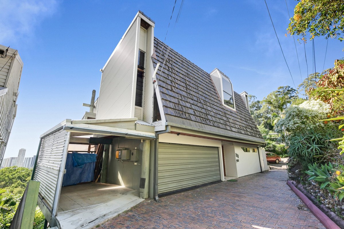 123 George Street West  Burleigh Heads 31