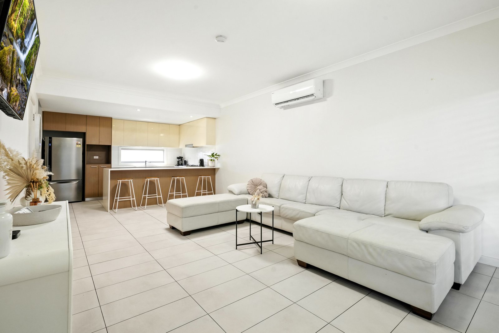 123 Lakeview Dr  Cranebrook 1