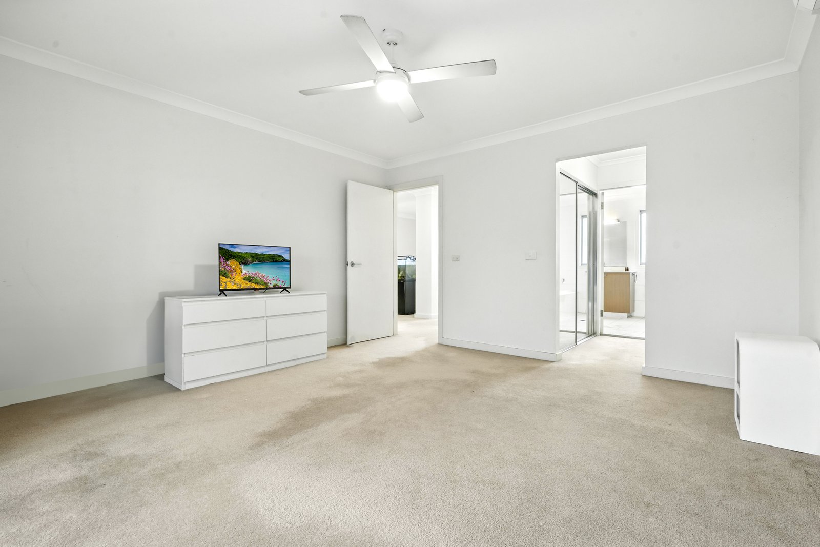 123 Lakeview Dr  Cranebrook 4