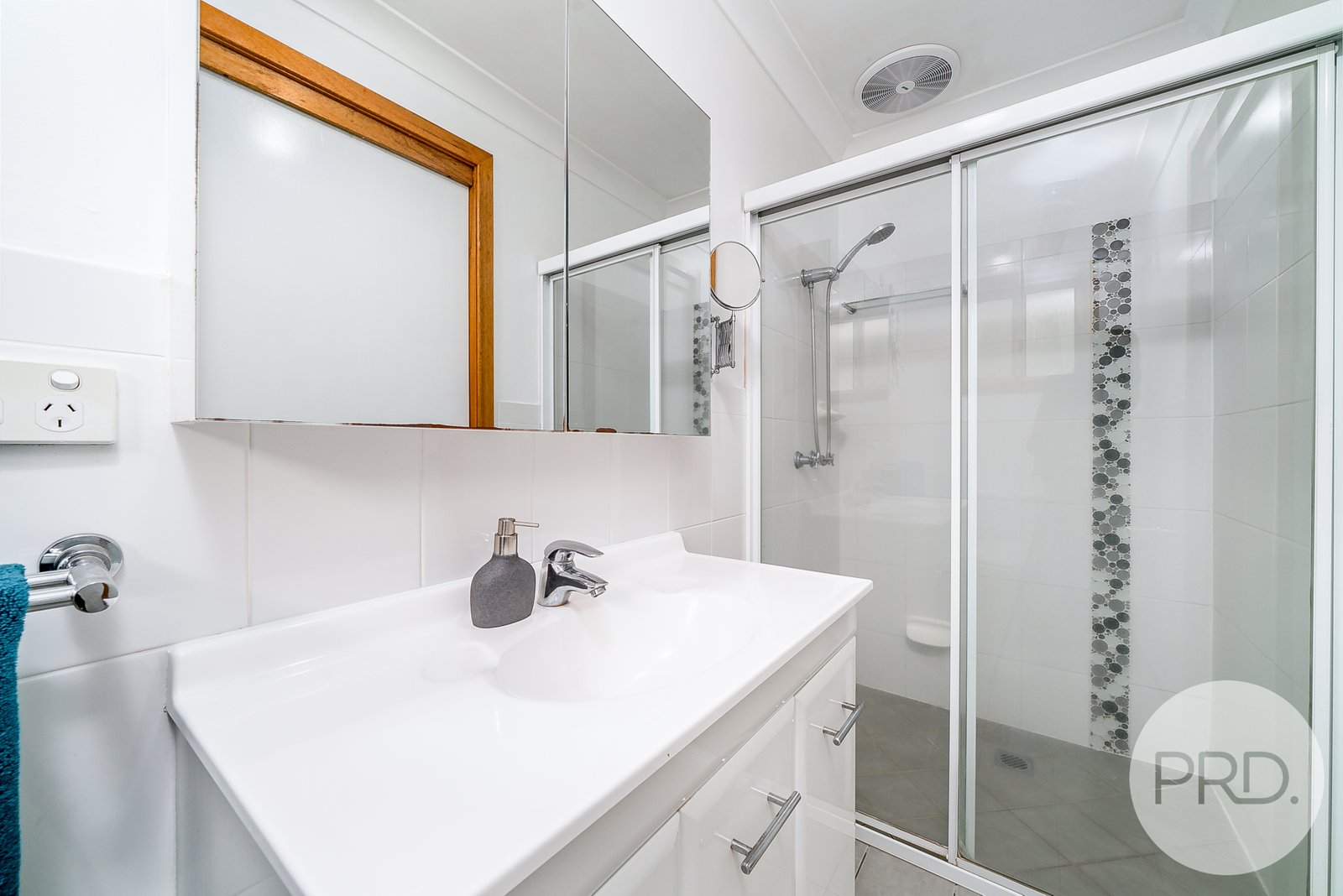 123 Undurra Drive GLENFIELD PARK 8